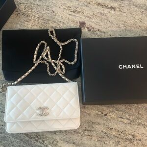 CHANEL purse NEW, off white with golden hardware, box and cards included